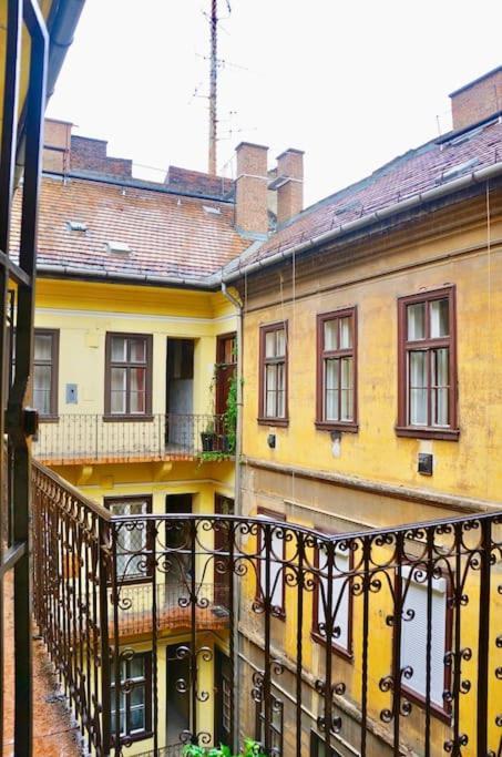 Bright And Cozy - City Center Apt Budapest Extérieur photo