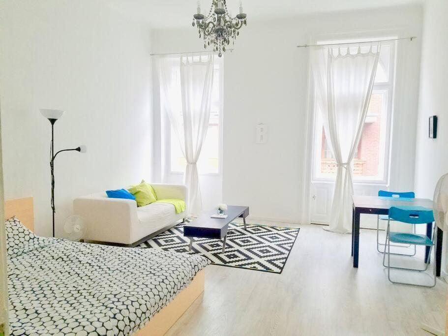 Bright And Cozy - City Center Apt Budapest Extérieur photo